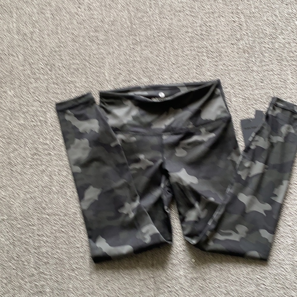 New 90 degrees Camo leggings - Picture 5 of 5